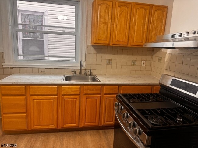 Building Photo - 176 N 16th St Unit 102