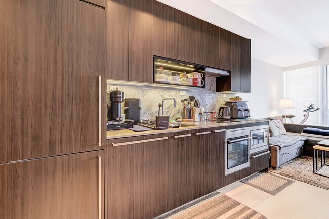 Photo - 115 McMahon Dr Unité 1906