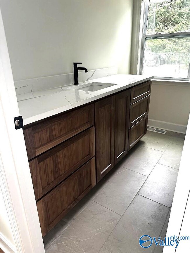 Photo - 2006 Stanford Dr SW