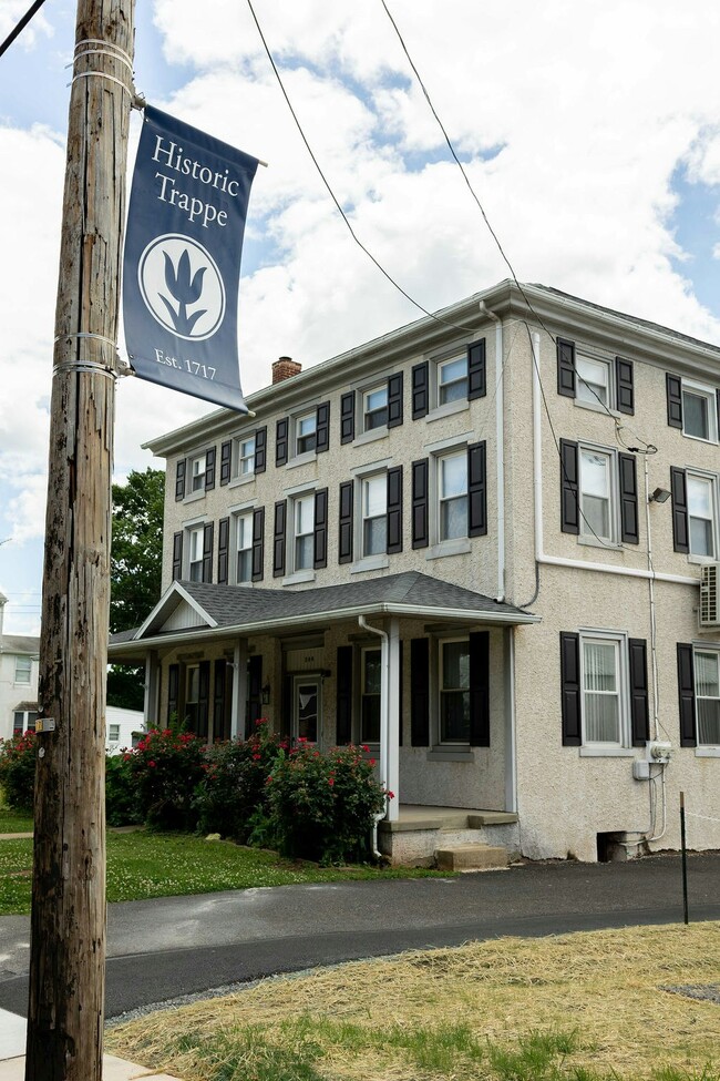 Photo - 396 W Main St