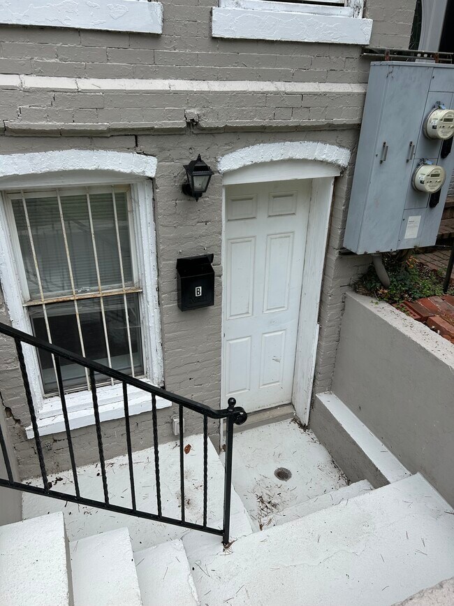 Entrada principal - 1909 11th St NW Unidad B