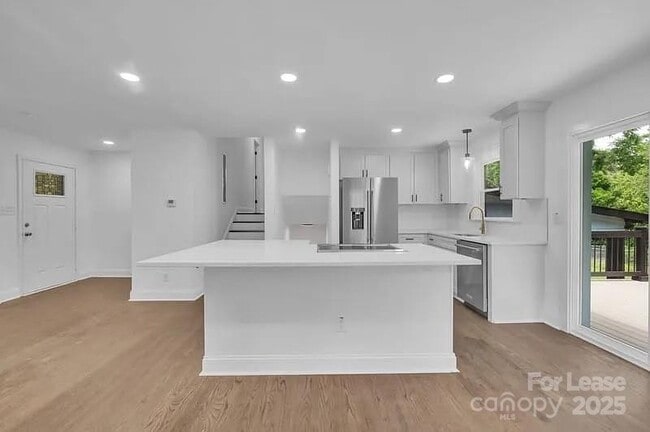 Photo - 1001 Archdale Dr