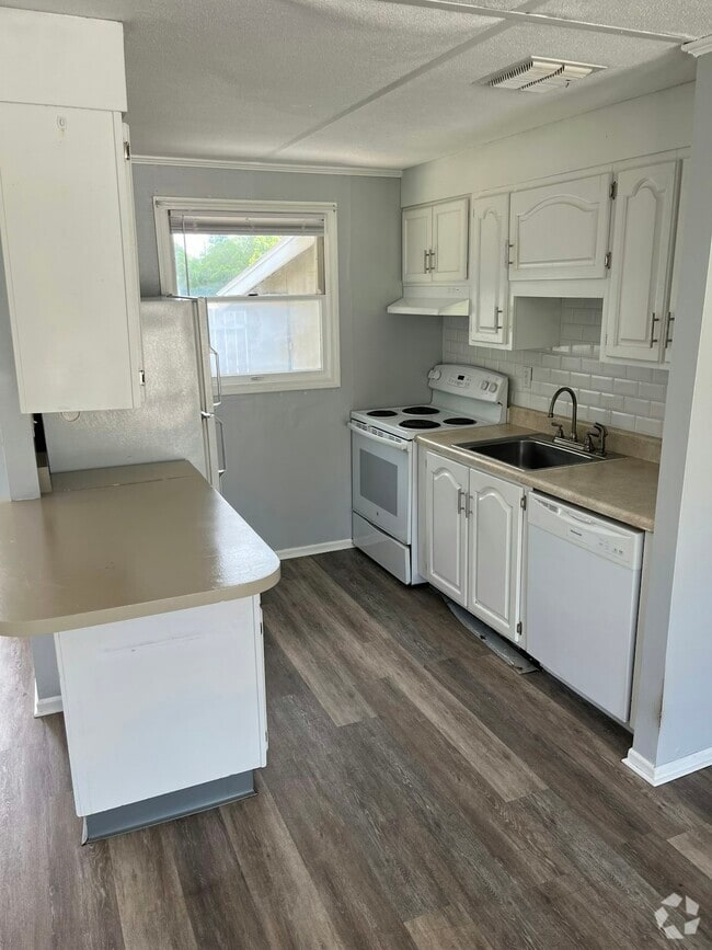 Building Photo - 4042 SE County Hwy 484 Rental