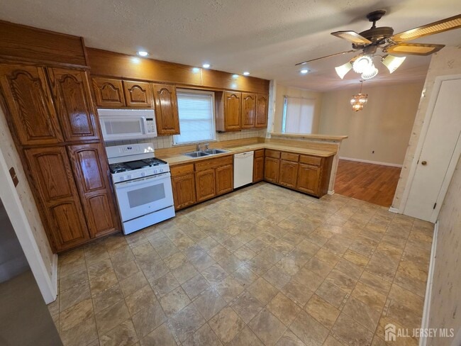 Photo - 236 Merchants Ave