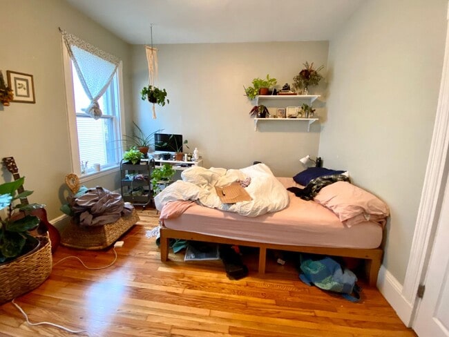 Photo - Mission Hill Modern 4bed / 2bath with laundry in unit- available September 2026