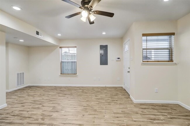 Photo - 6212 Alderson St