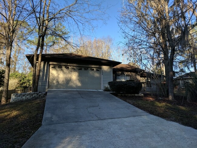 Building Photo - Hamilton Pond single family home