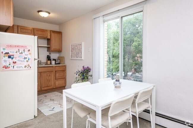 1BR, 1BA - 600SF - Dining Room