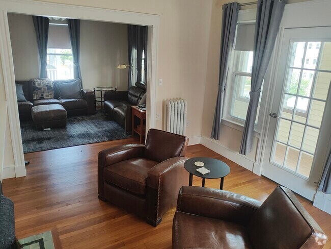 Building Photo - 836 Fellsway Unit 1 Rental