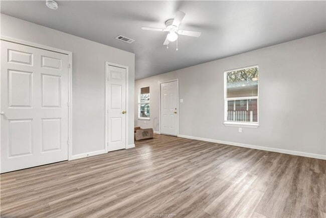 Photo - 2 Bed, 1 Bath Apartment in Bryan!