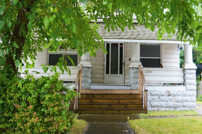 Building Photo - 4305 E 71st St Rental