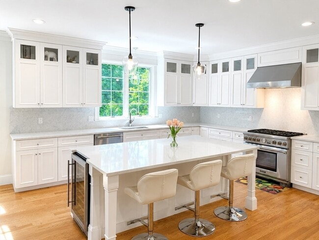 Photo - 122 Laconia St