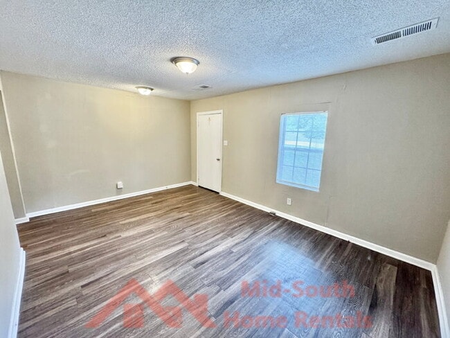 Photo - 1761 Winston Dr