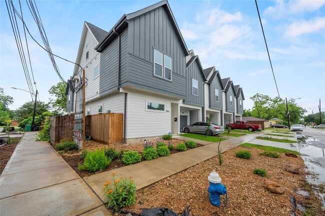 Building Photo - 2105 Sam Wilson St