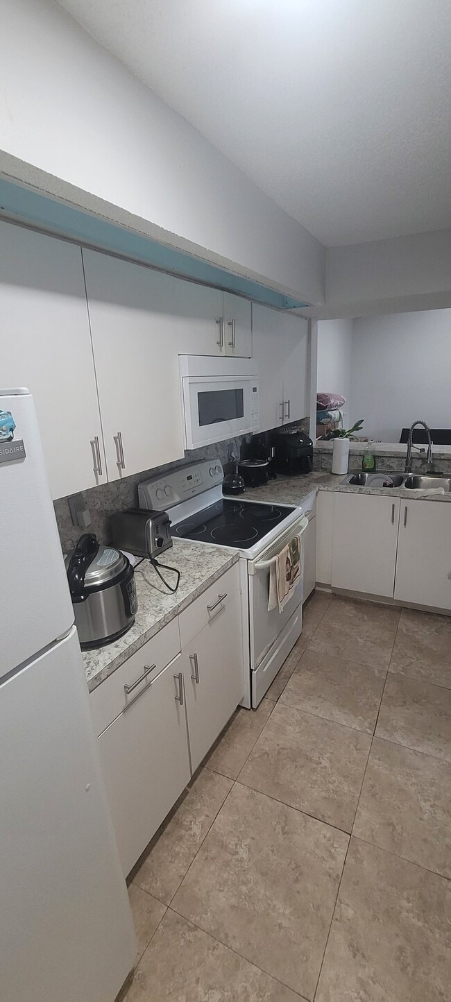 Photo - 18860 NW 57th Ave Unit Apt 305