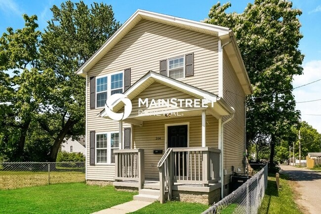 Photo - 3 Bedroom Pet-Friendly Home in Louisville, KY with Main Street Renewal
