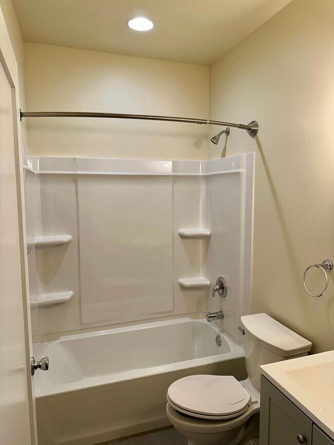 Photo - 901-903 E Center St Unidad 903-A E Center St  (Upper rear)