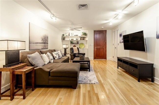 Photo - 901 W 9th St Unit 315
