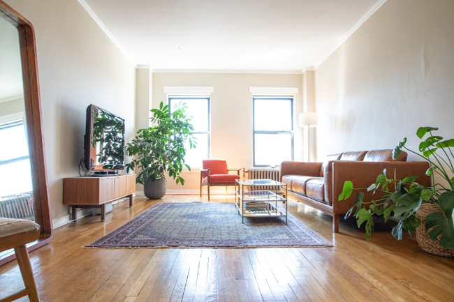 Photo - 434 W Roscoe St Apartment