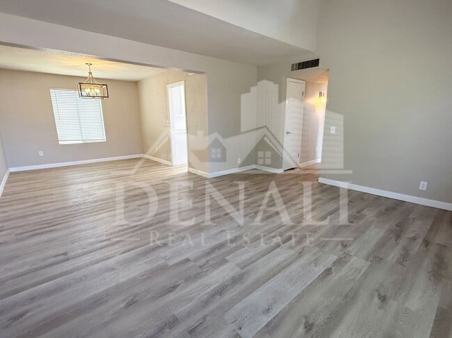 Photo - 1529 E Edgewater Dr