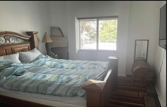 Photo - 2408 NE 135th St Unidad 3