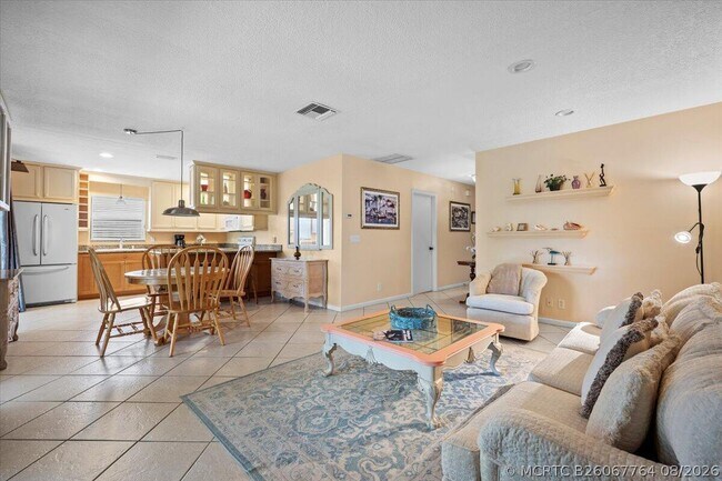 Photo - 1419 Riverside Cir