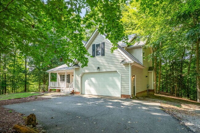4 Bedroom Home on 1.87 Acres in Aylett – Available July 6th – $2,395/mo