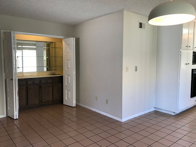 Photo - 4592 Benhurst Ave