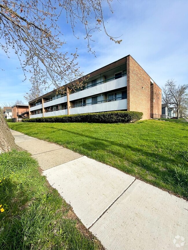 Building Photo - Large Two Bedroom Apartment Available for ...