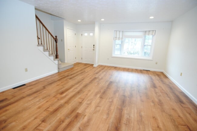 Photo - 5 Cadogan Way