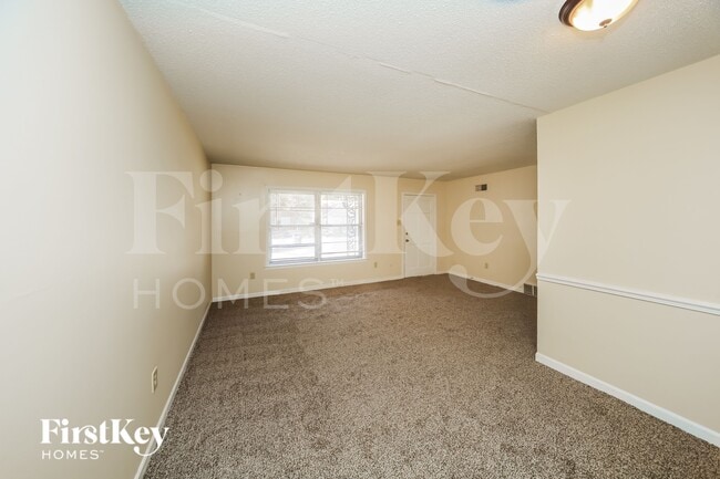 Photo - 1374 Greenland Rd
