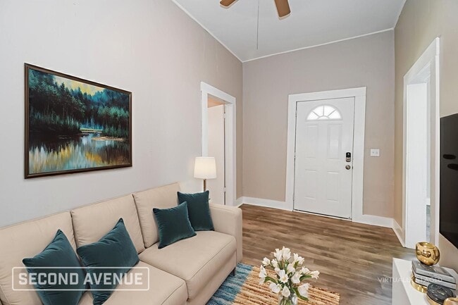 Photo - 1740 W 10th St