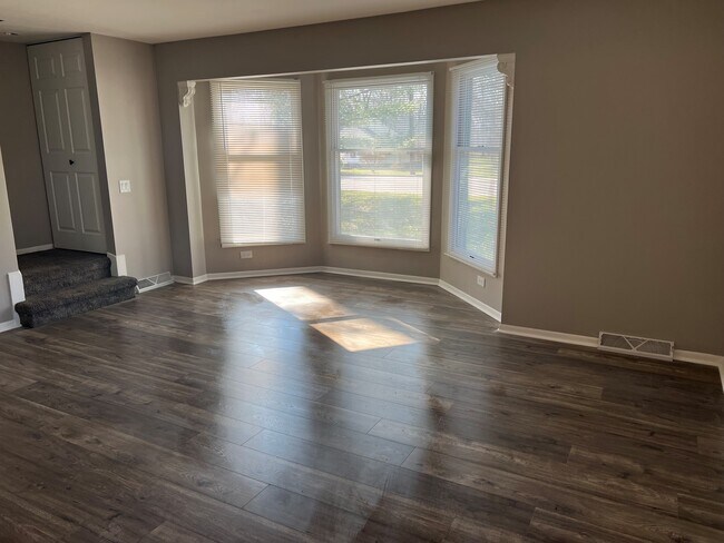 Photo - 770 N Main St