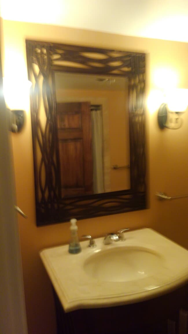 Building Photo - 547 E Grand River Ave Unit 1 Rental
