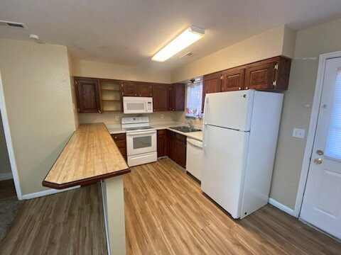 Photo - "Charming 2-Bed, 1.5 bath Townhouse Retreat in Saint George Unidad 130