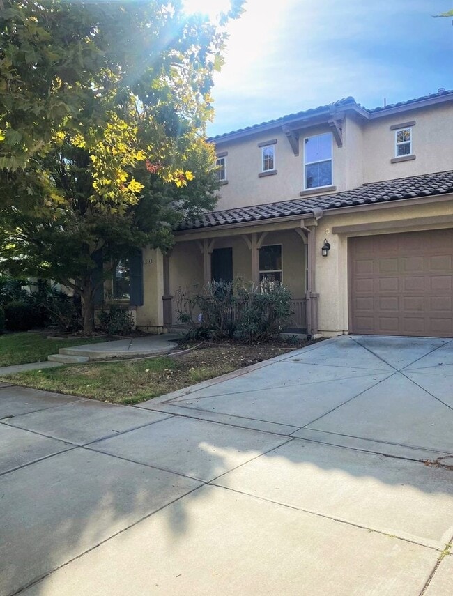 Building Photo - Available NOW and a Must SEE! Rental