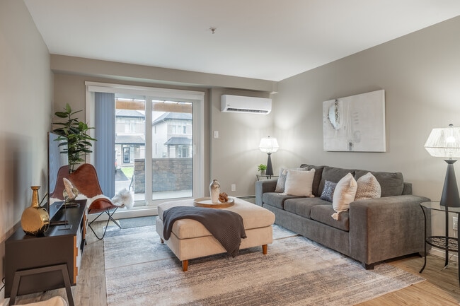 Blackstone Village - 2BR, 2BA - 855SF - Living Room - Blackstone Village