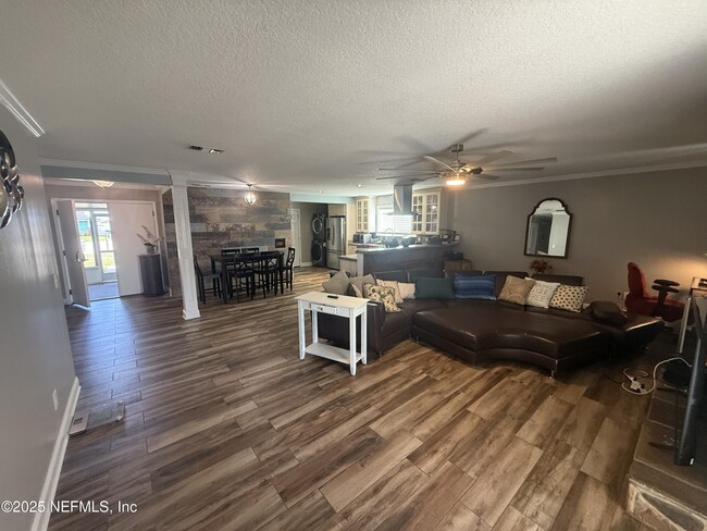 Photo - 4026 Cedar Island Rd E