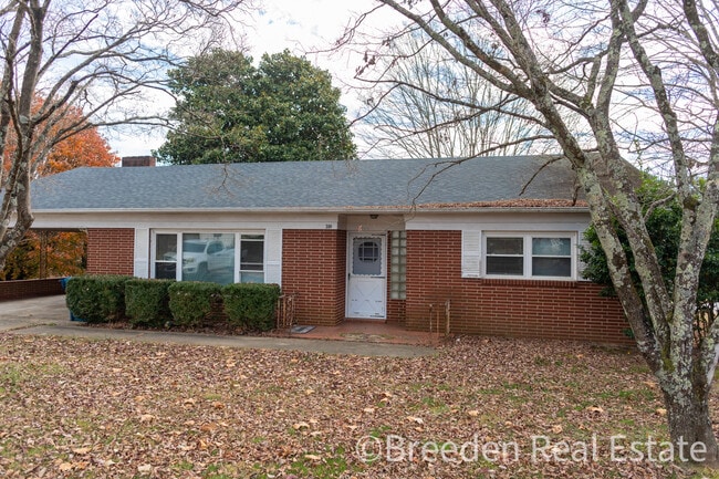 Building Photo - 300 Oakland Ave