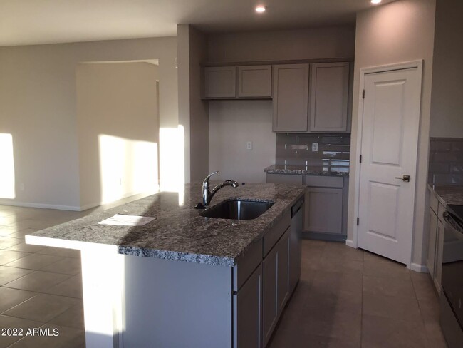 Photo - 691 S Silvercreek Pl