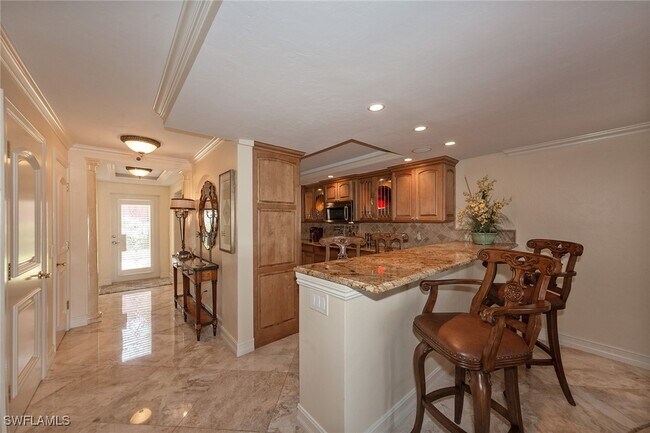 Photo - 800 River Point Dr Unidad 320