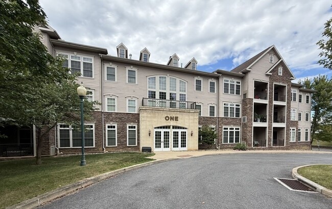 Building Photo - Two-Bedroom Condo in the Summit at Shiloh!