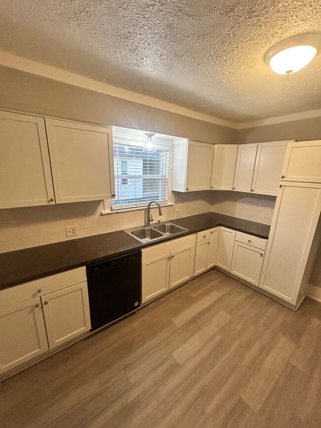 Building Photo - 1126 Jennette Ave NW Unit 1