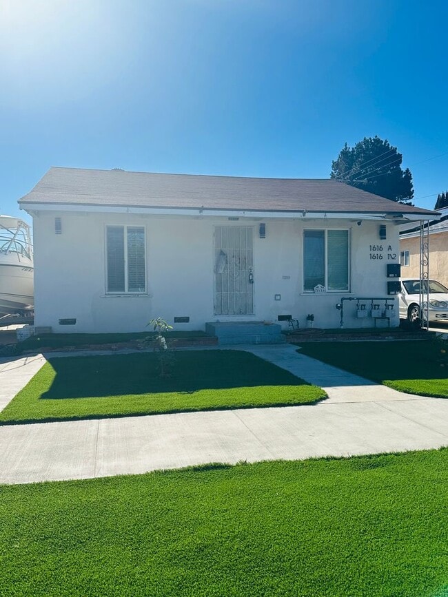 Building Photo - 1616 E Harding St Unit #½