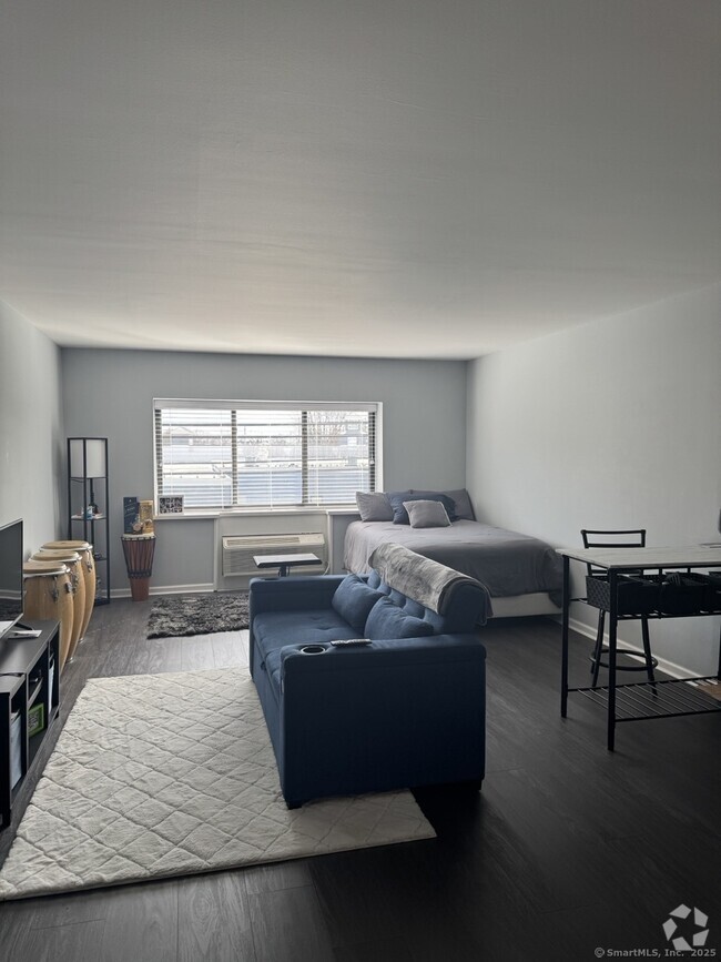Building Photo - 7 Winfield St Unit 3 Rental