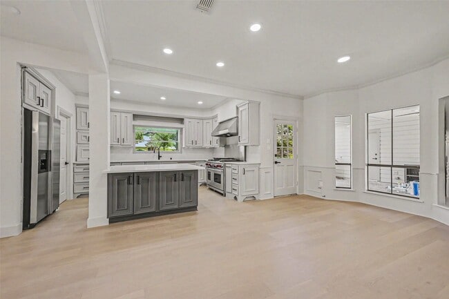 Photo - 507 Commodore Way