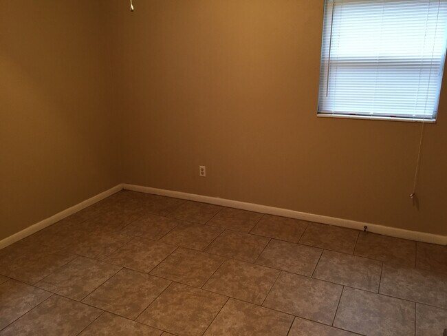 Photo - 116 Bassedena Cir S