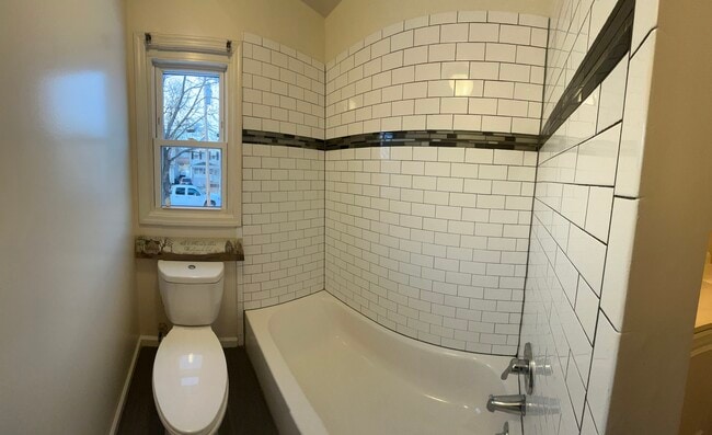Photo - 526 E 2nd St