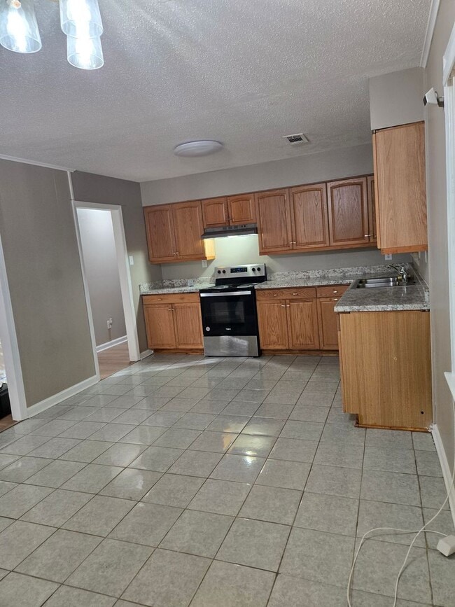 Photo - MOVE-IN SPECIAL 1/2 OFF 1ST MONTH'S RENT!!