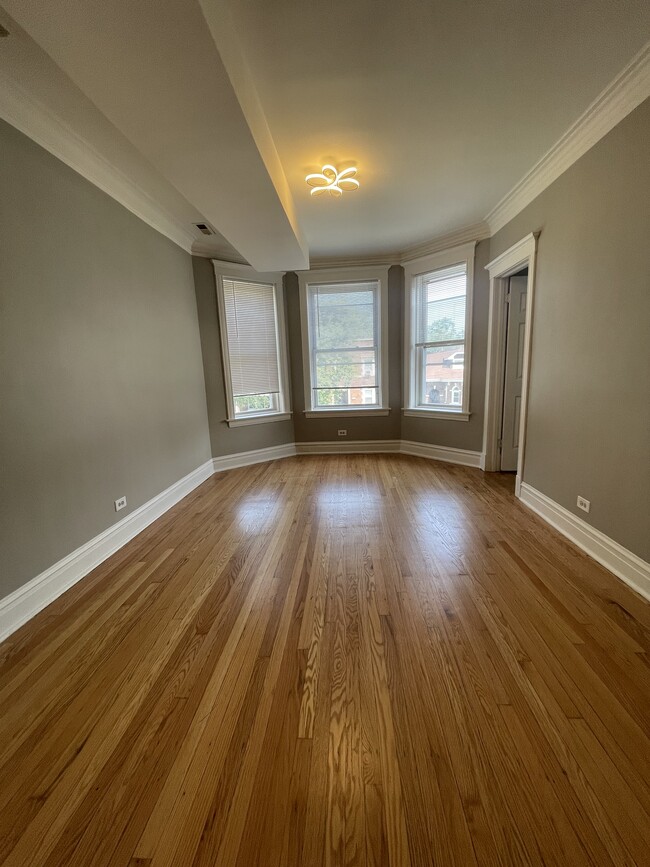 Photo - 6740 S Saint Lawrence Ave Unit 2